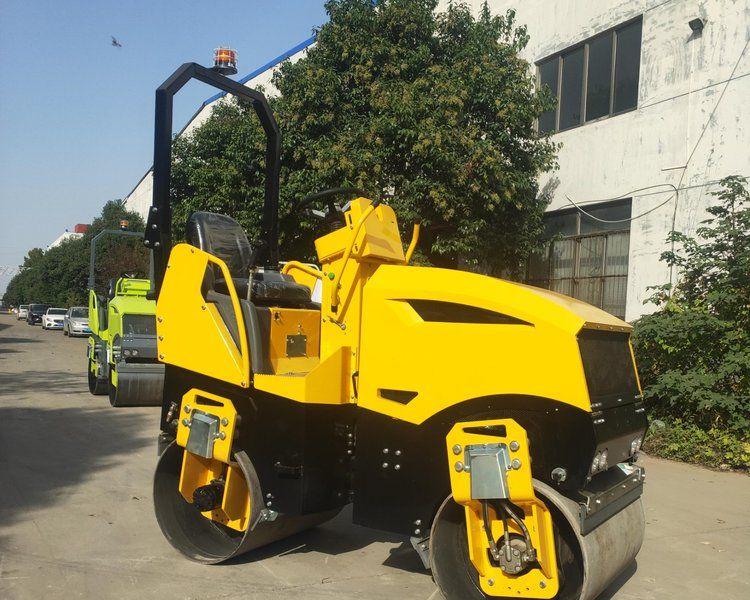 1吨半双缸水冷压路机供应紧张 全液压双驱振动沥青压实机价格实惠