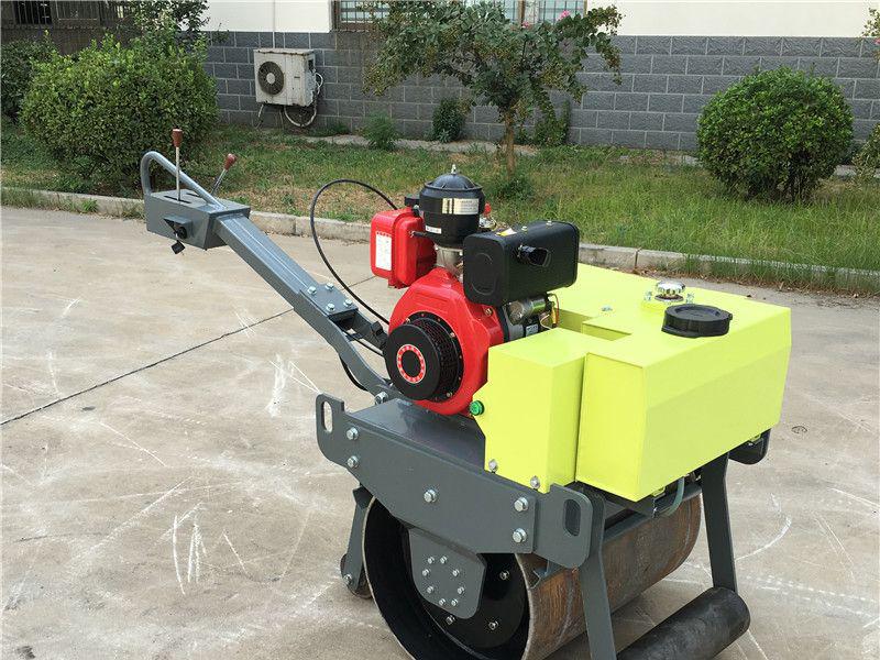 小型柴油手扶压路机沥青路面压实施工