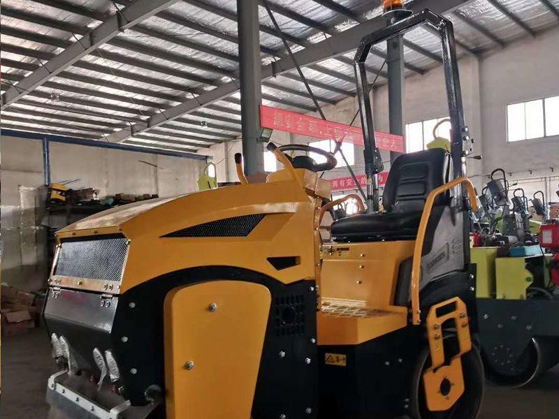 小型压路机磨合期的应用与保护