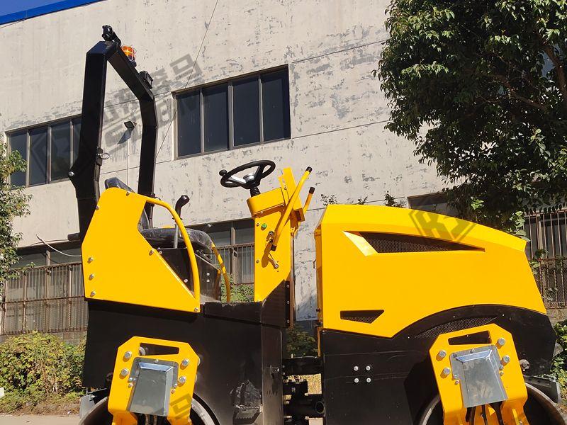 小型压路机使用前需要做哪些调试?