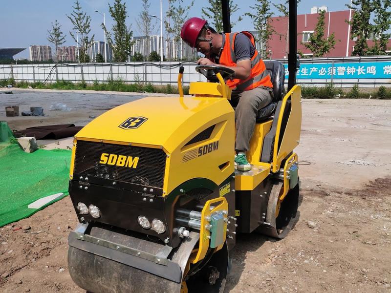 振动小型压路机施工中操作方法