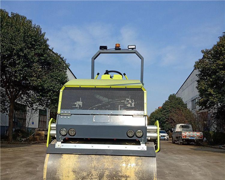 小型压路机的碾压方法