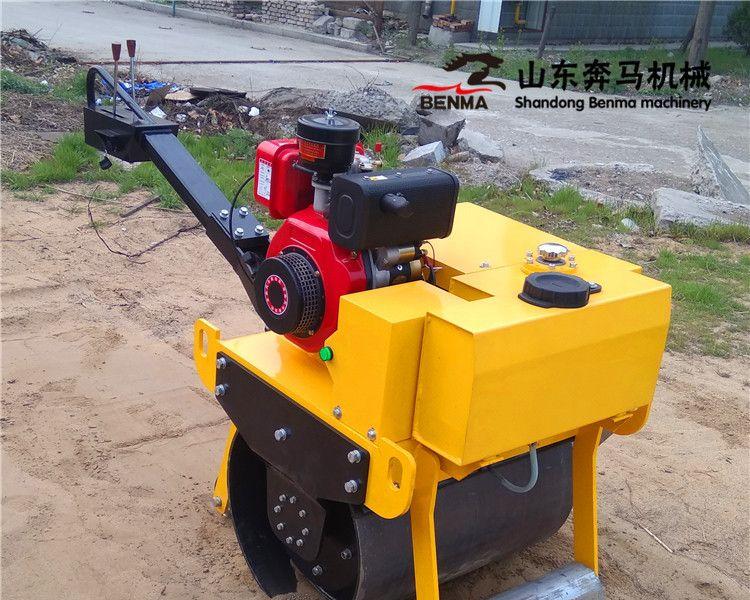 手扶小型压路机保养工作要得当