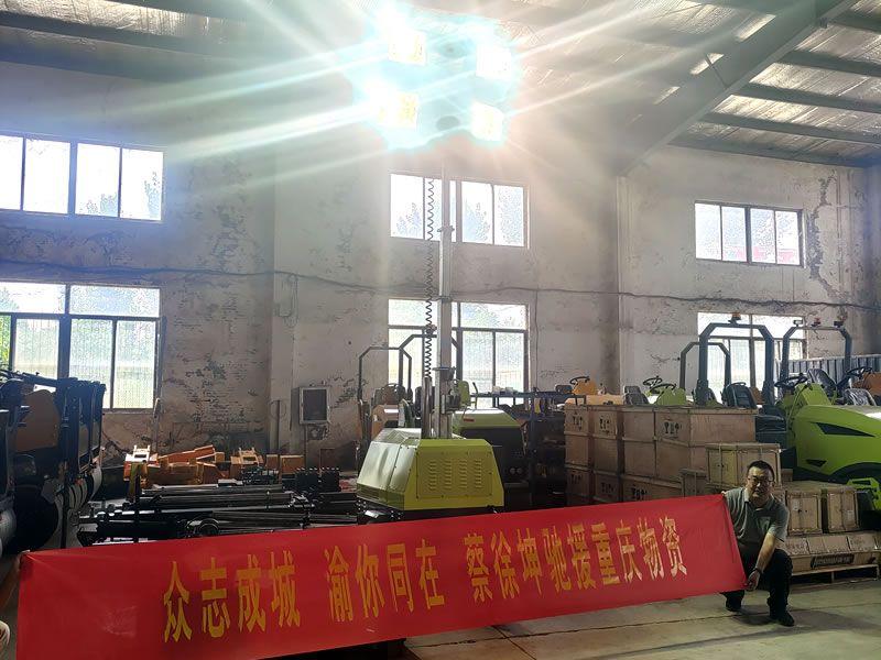 蔡徐坤为重庆捐赠奔马照明车等救灾物资，传递偶像正能量