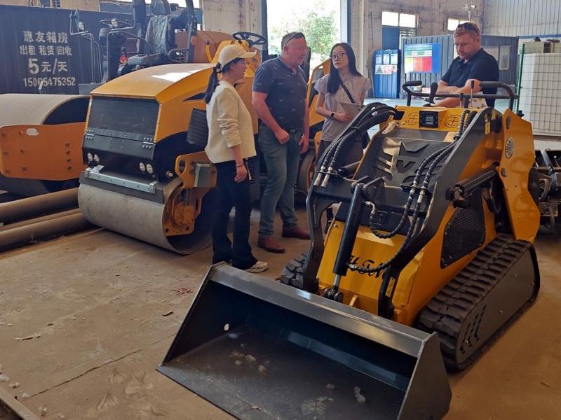 国外客户来我厂体验考察并签下代理权