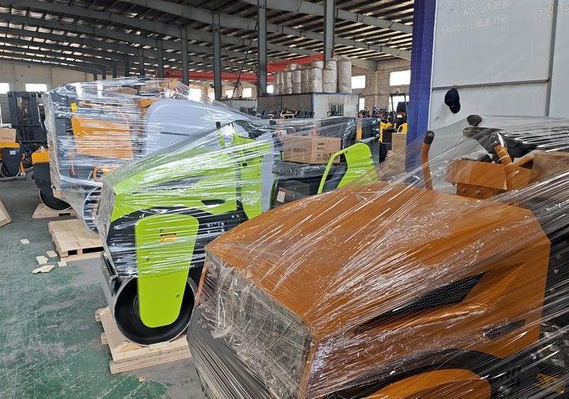 持续交货中！奔马小型压路机出口发货