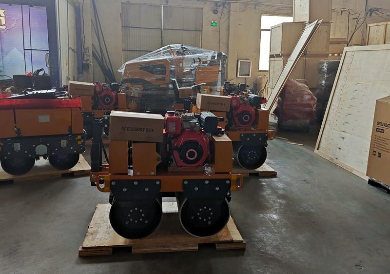 小型压路机使用的6项注意