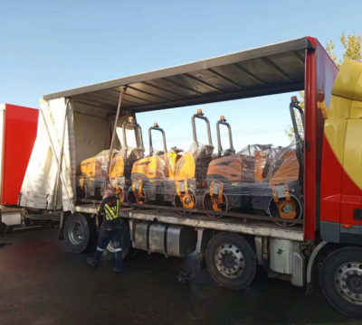 双钢轮座驾压路机