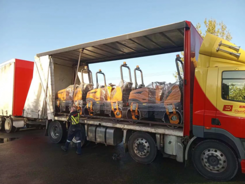 双钢轮座驾压路机