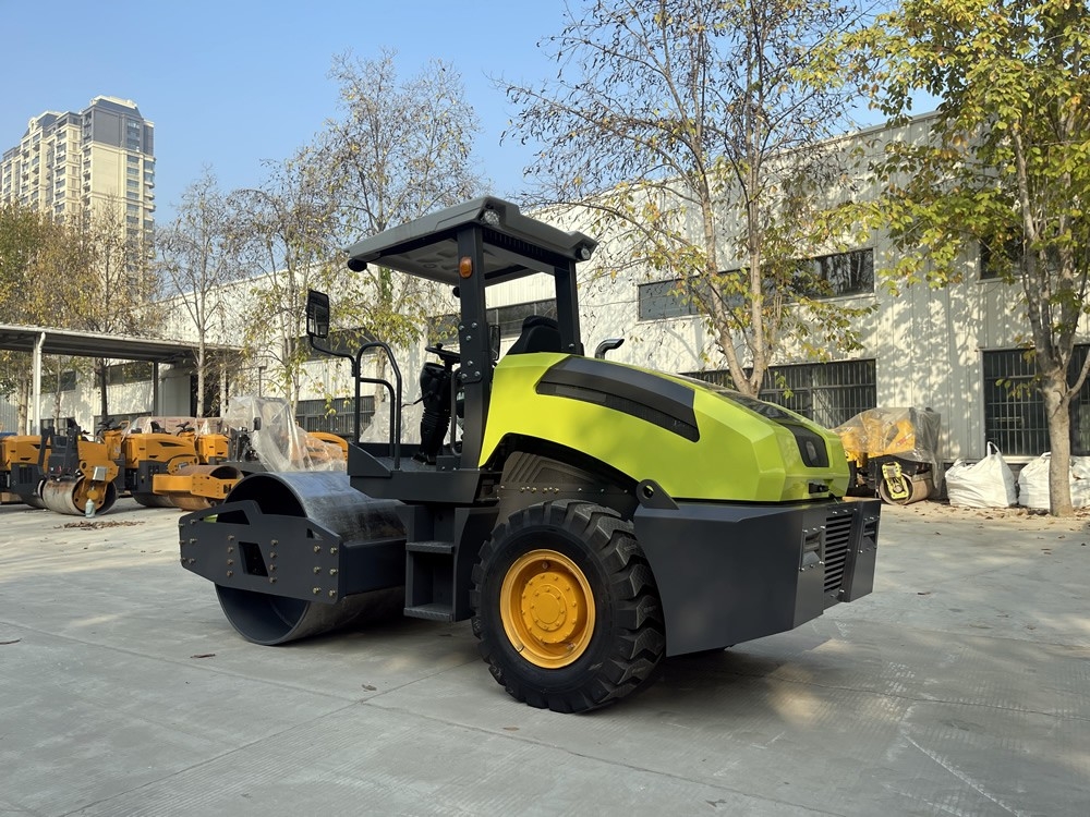 新款6吨座驾式前钢轮后轮胎压路机BM6000S