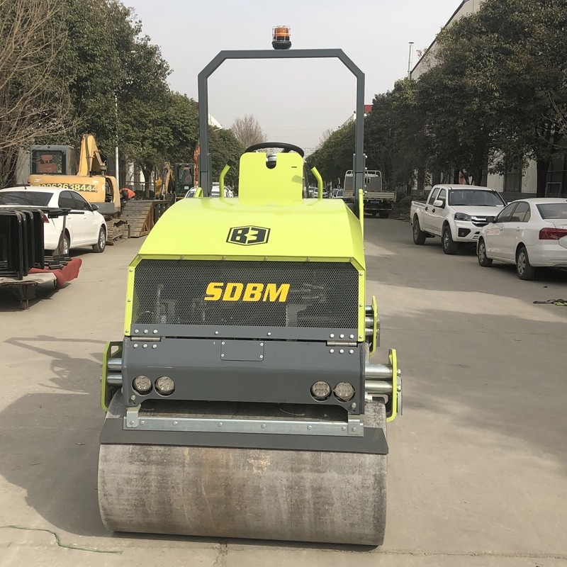 新款3.5吨双钢轮座驾式压路机BM3500