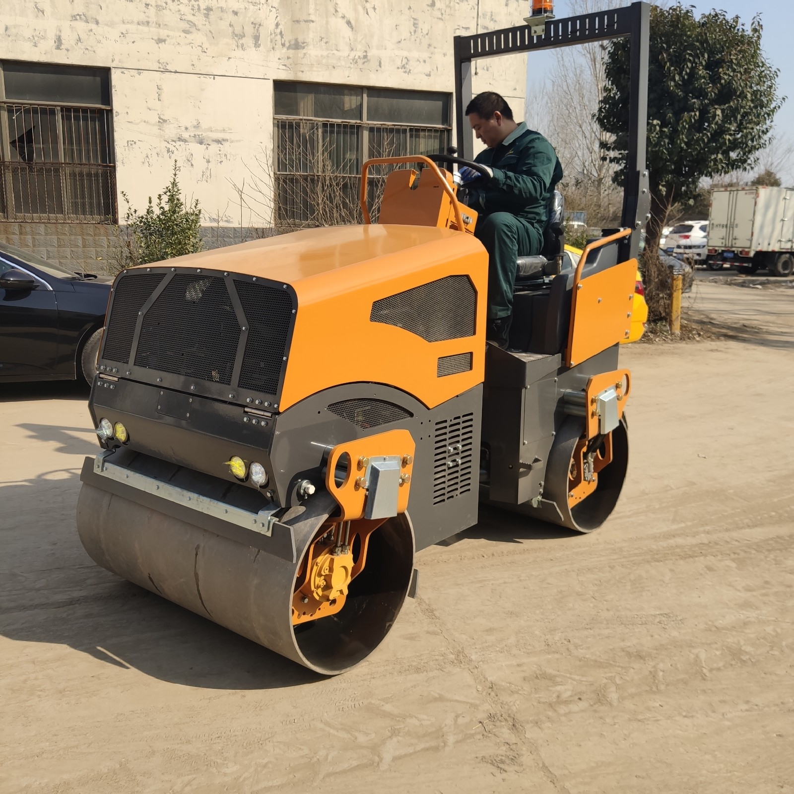 新款3.5吨双钢轮座驾式压路机BM3500