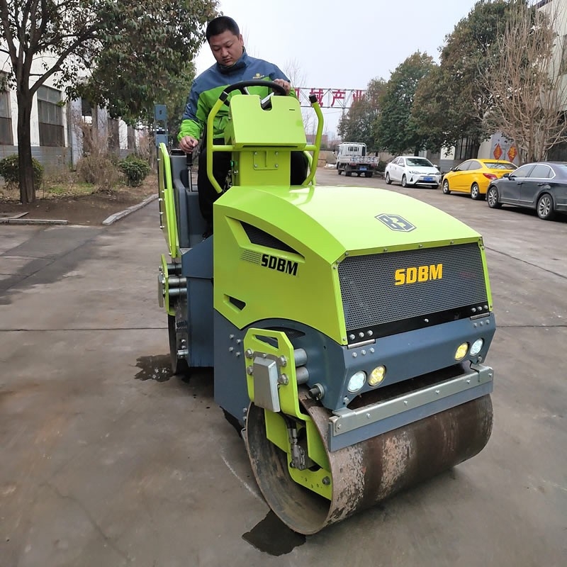 新款2吨小型座驾式压路机BM2000