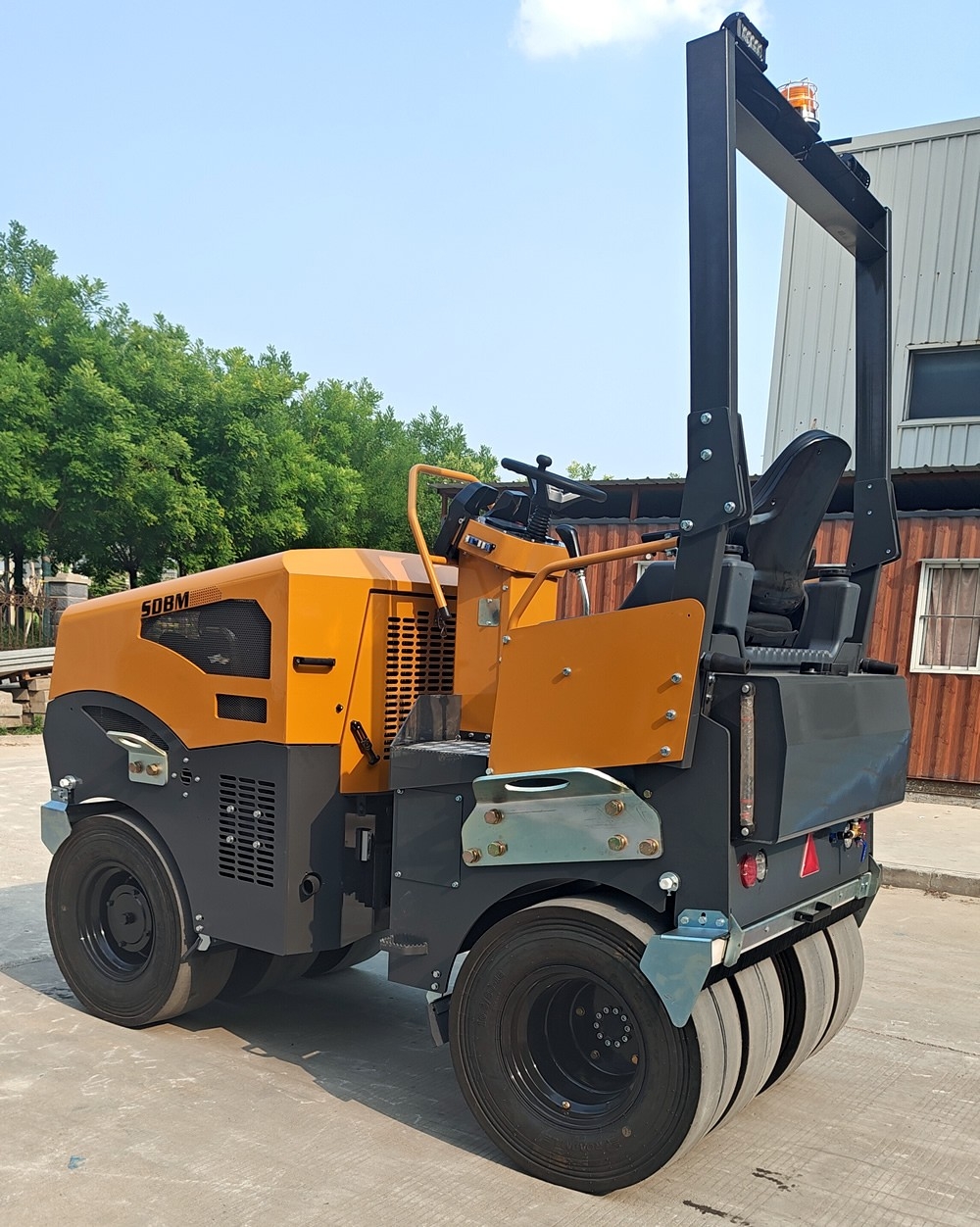 奔马5吨小型座驾双胶轮压路机BM5000DQ