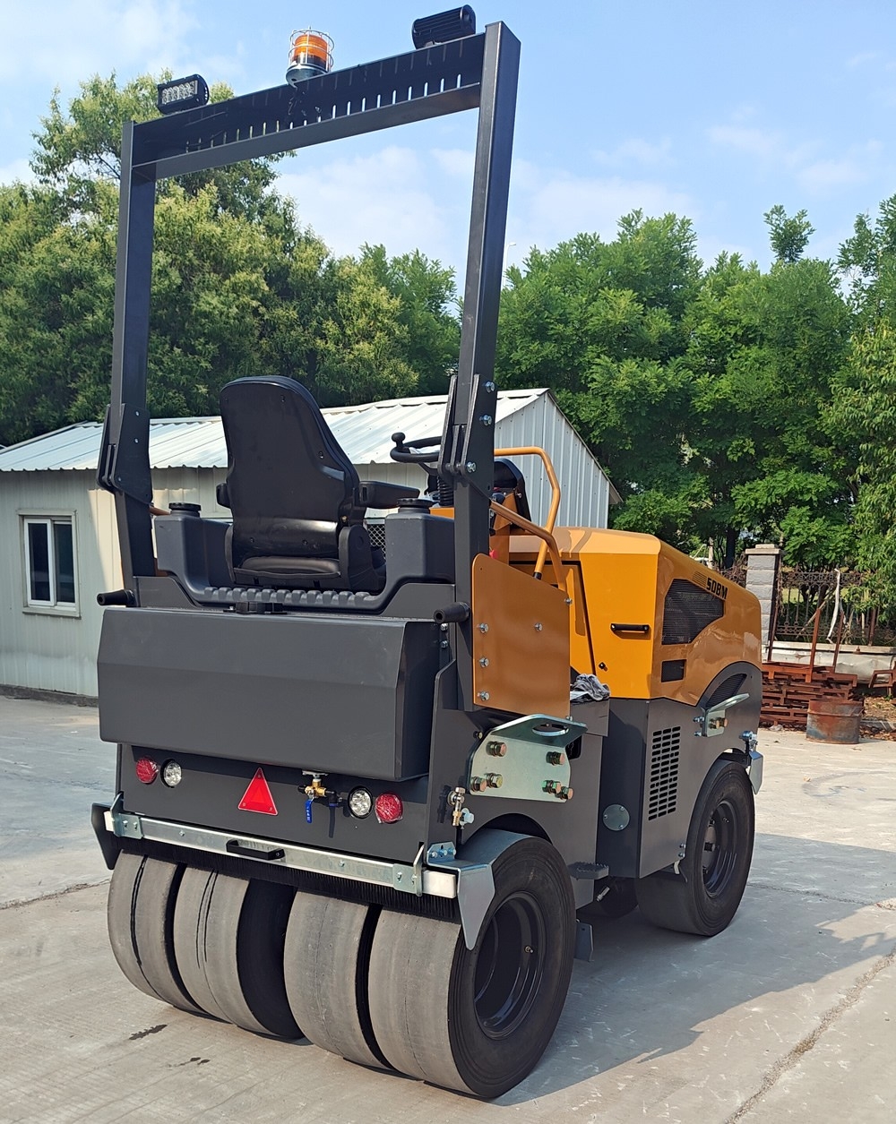 奔马5吨小型座驾双胶轮压路机BM5000DQ