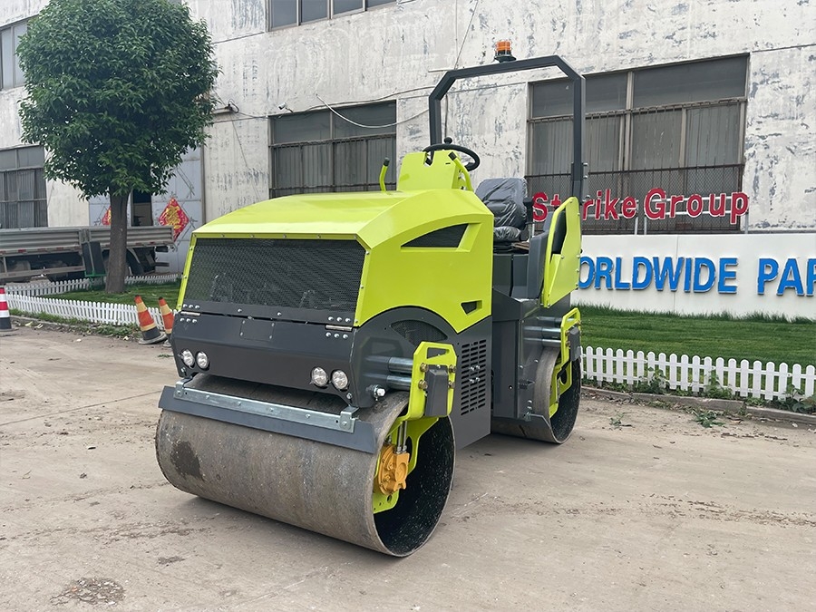 新款3吨小型座驾式压路机BM3000