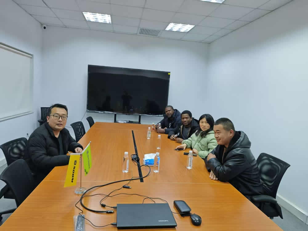 12月11日非洲客户来我厂参观考察