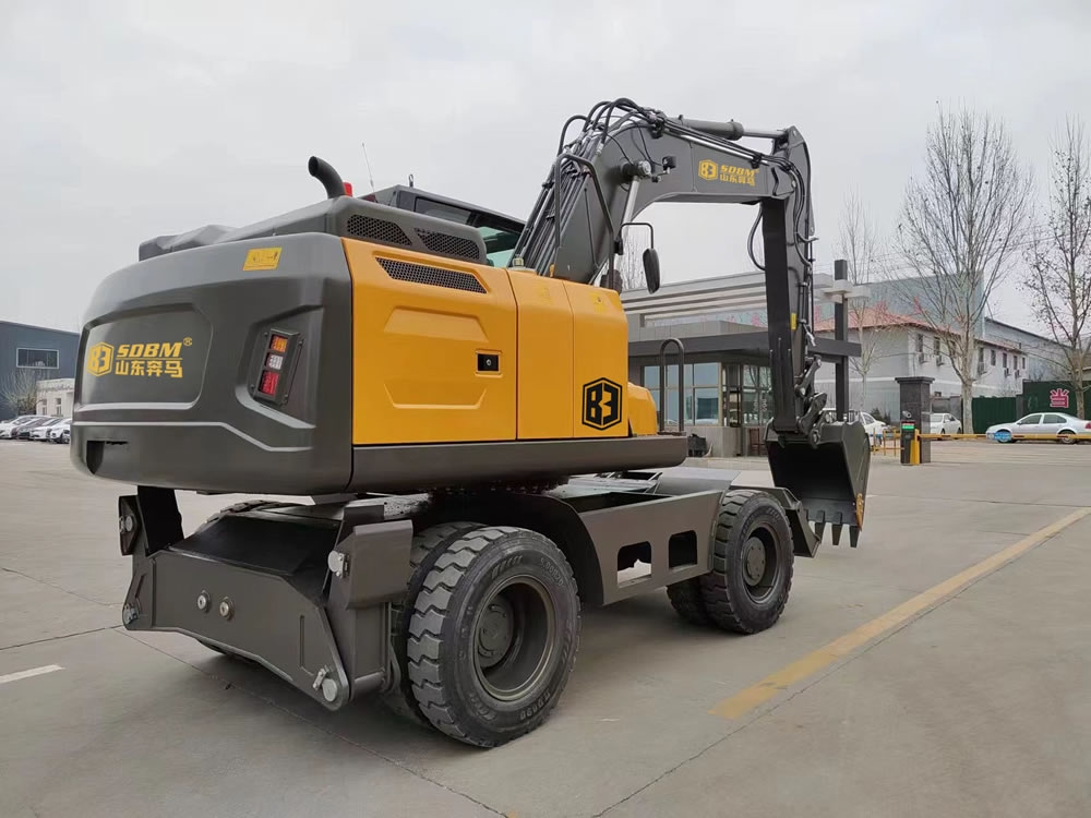 轮胎式中型挖掘机BMPC150