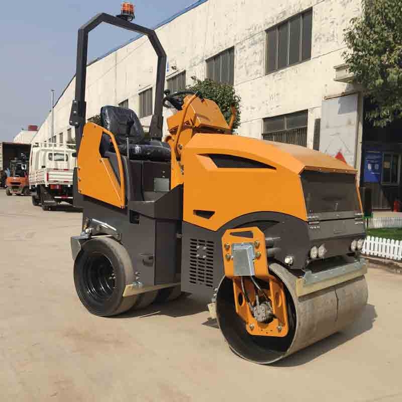 新款2.5吨前钢后胶座驾式压路机BM2500D