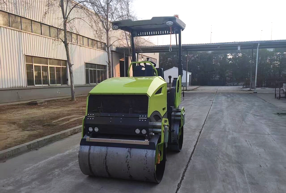 新款3吨小型座驾式压路机BM3000