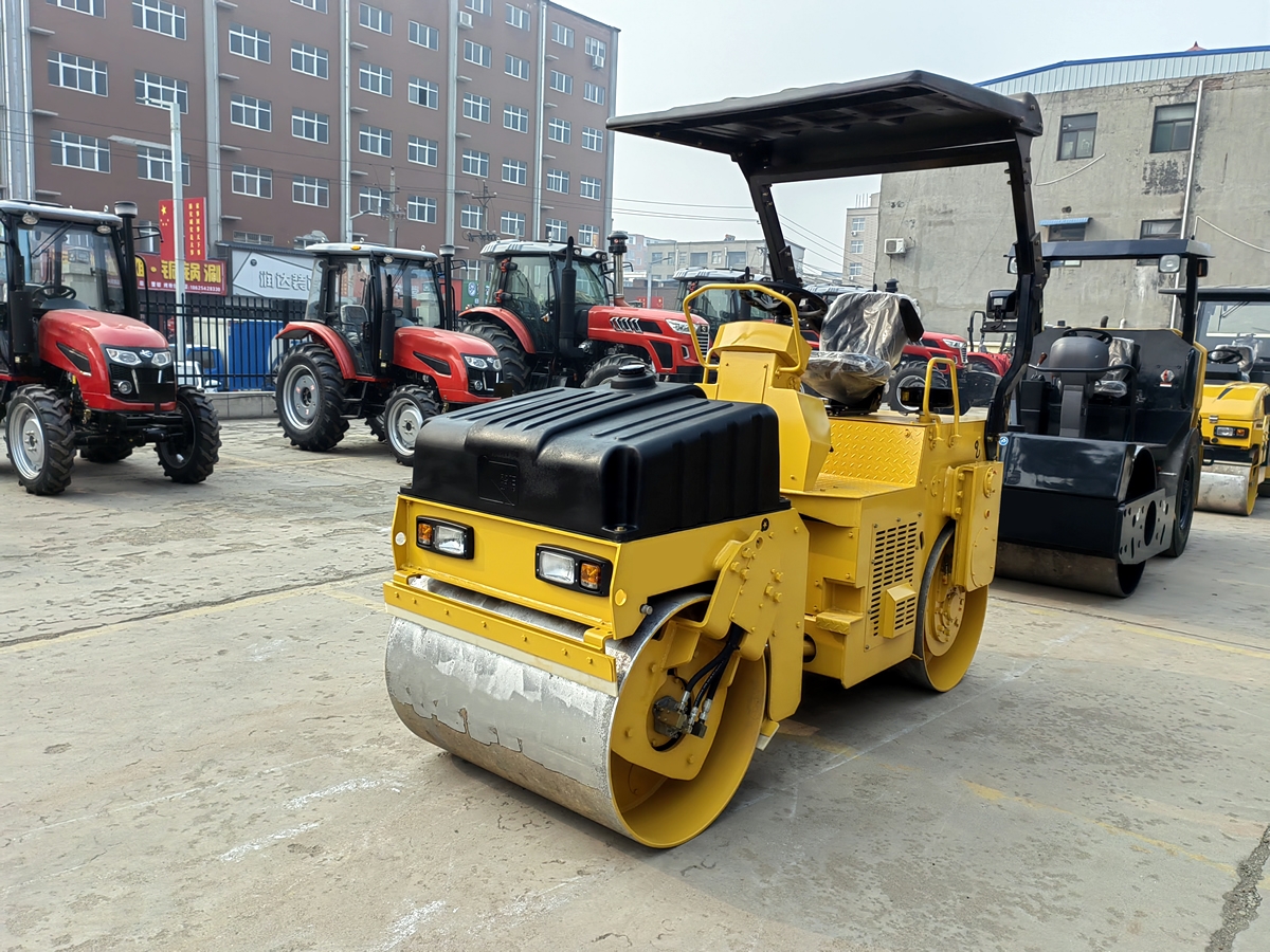 铰接式双钢轮振动压路机BM3.5F-4