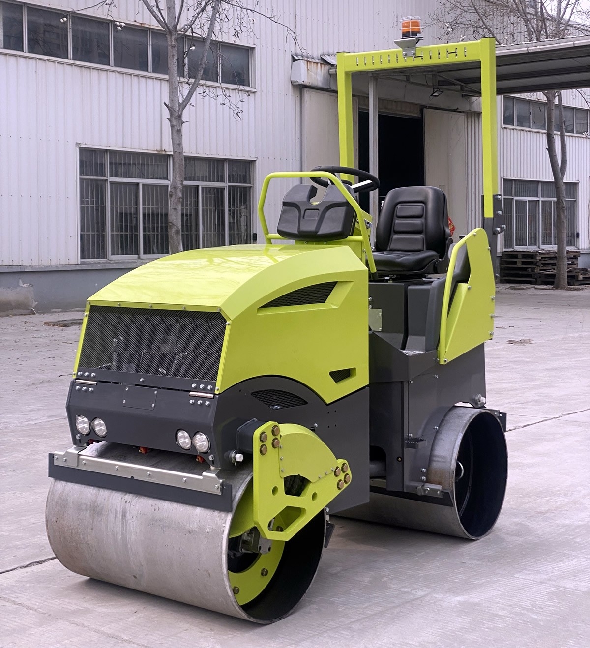 新款2吨铰接式双钢轮单臂悬挂压路机BM2000U